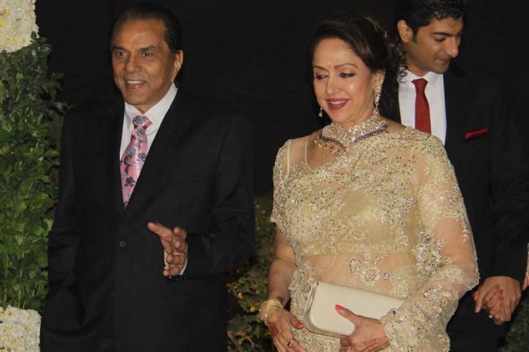 બોલિવૂડના દિગ્ગજ ધર્મેન્દ્ર અને હેમા માલિની છેલ્લા એક વર્ષથી મળ્યા નથી.